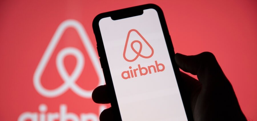 Read more about the article Airbnb Reports Q3 Earnings: Revenue Beat, Earnings Miss Expectations
