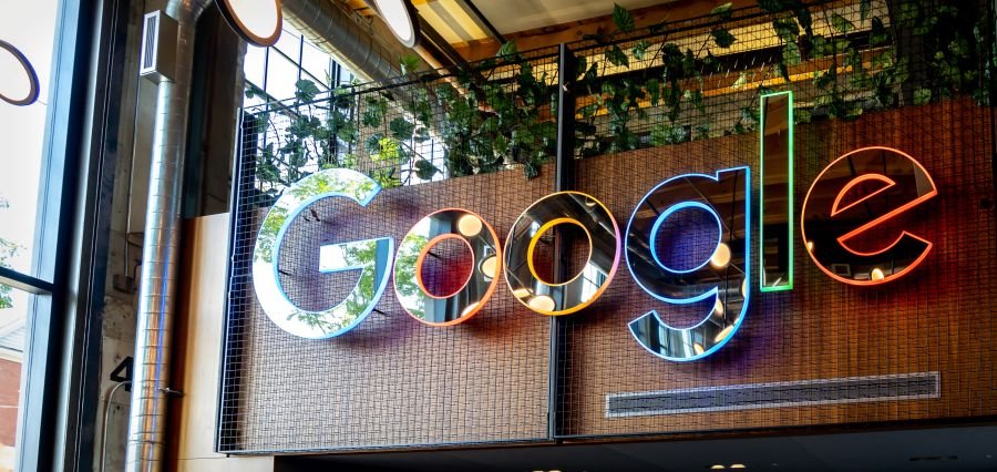 Read more about the article Warren Buffett’s Berkshire Hathaway Makes First Big Bet on Alphabet, Investing $4.4 Billion