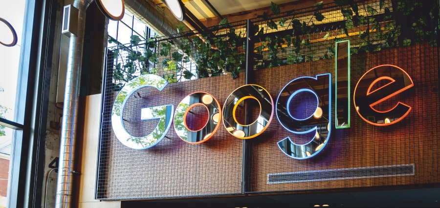 Read more about the article Alphabet Joins $4 Trillion Club as Shares Soar on Tech Partnerships